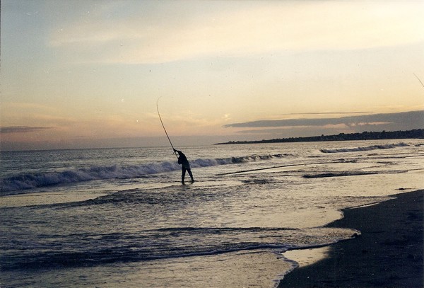 Surf casting, plage de Mesperleuc .