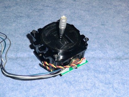 Le manche de droite provient d'une futaba FX18 HS.