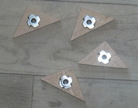 4 triangles en contreplaqué