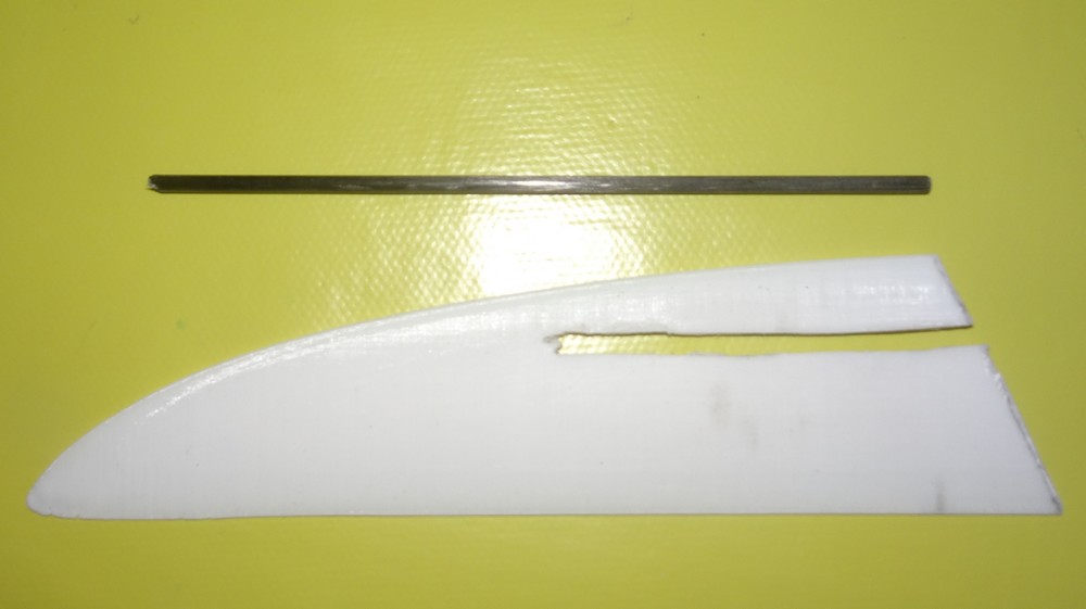 Découpe au disque à tronçonner d'une fente de 3 mm et 65 mm de long